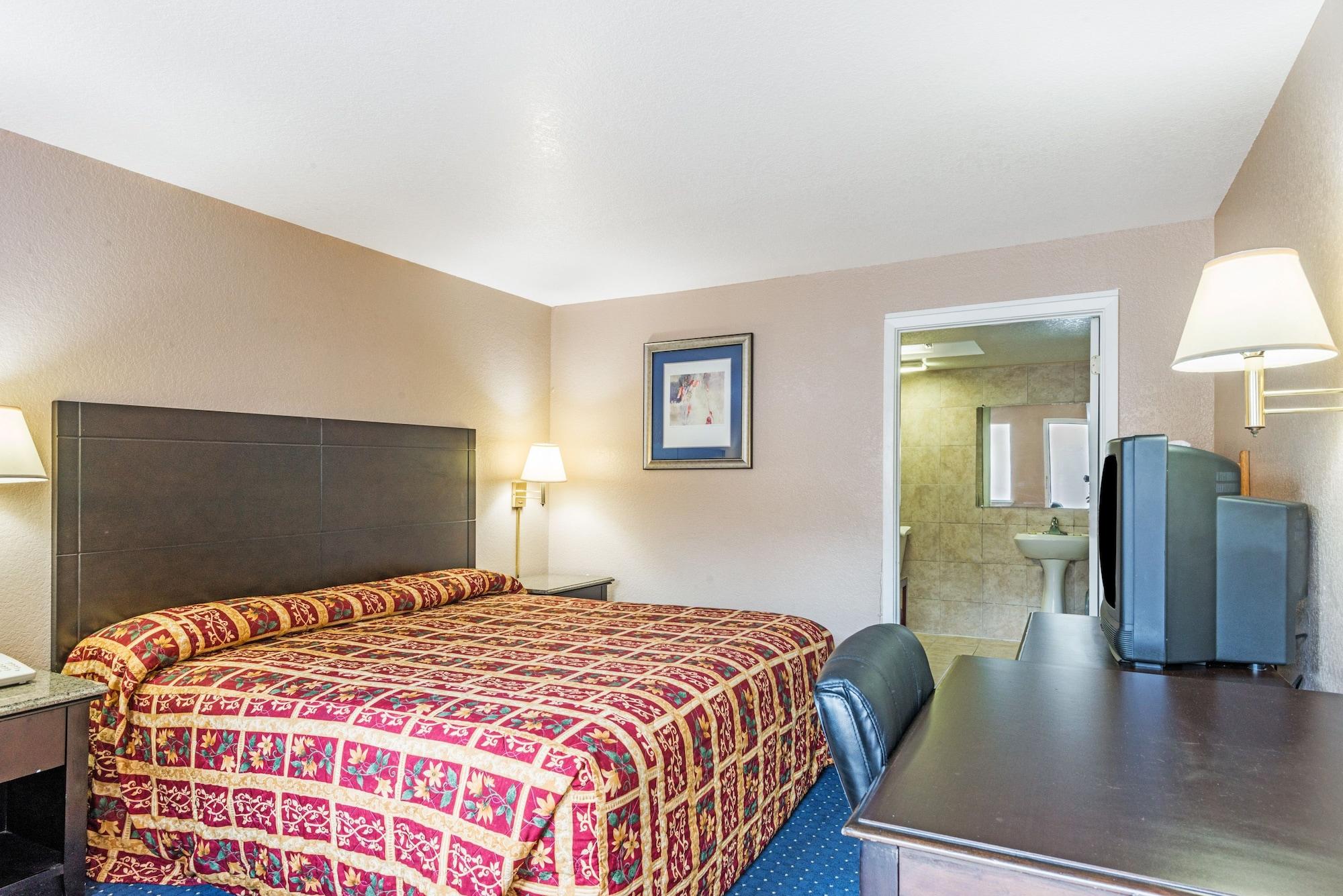 Super 8 By Wyndham San Antonio Pearl District Downtown Motel Exterior photo