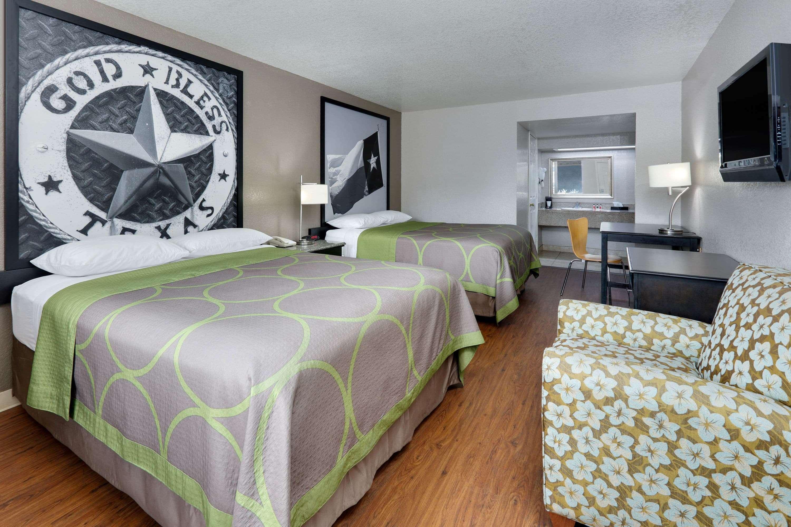 Super 8 By Wyndham San Antonio Pearl District Downtown Motel Exterior photo