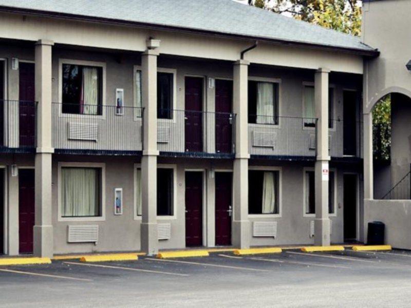 Super 8 By Wyndham San Antonio Pearl District Downtown Motel Exterior photo
