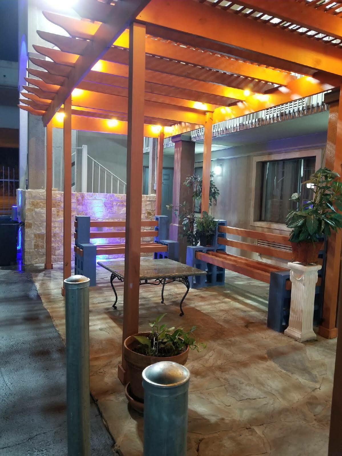 Super 8 By Wyndham San Antonio Pearl District Downtown Motel Exterior photo